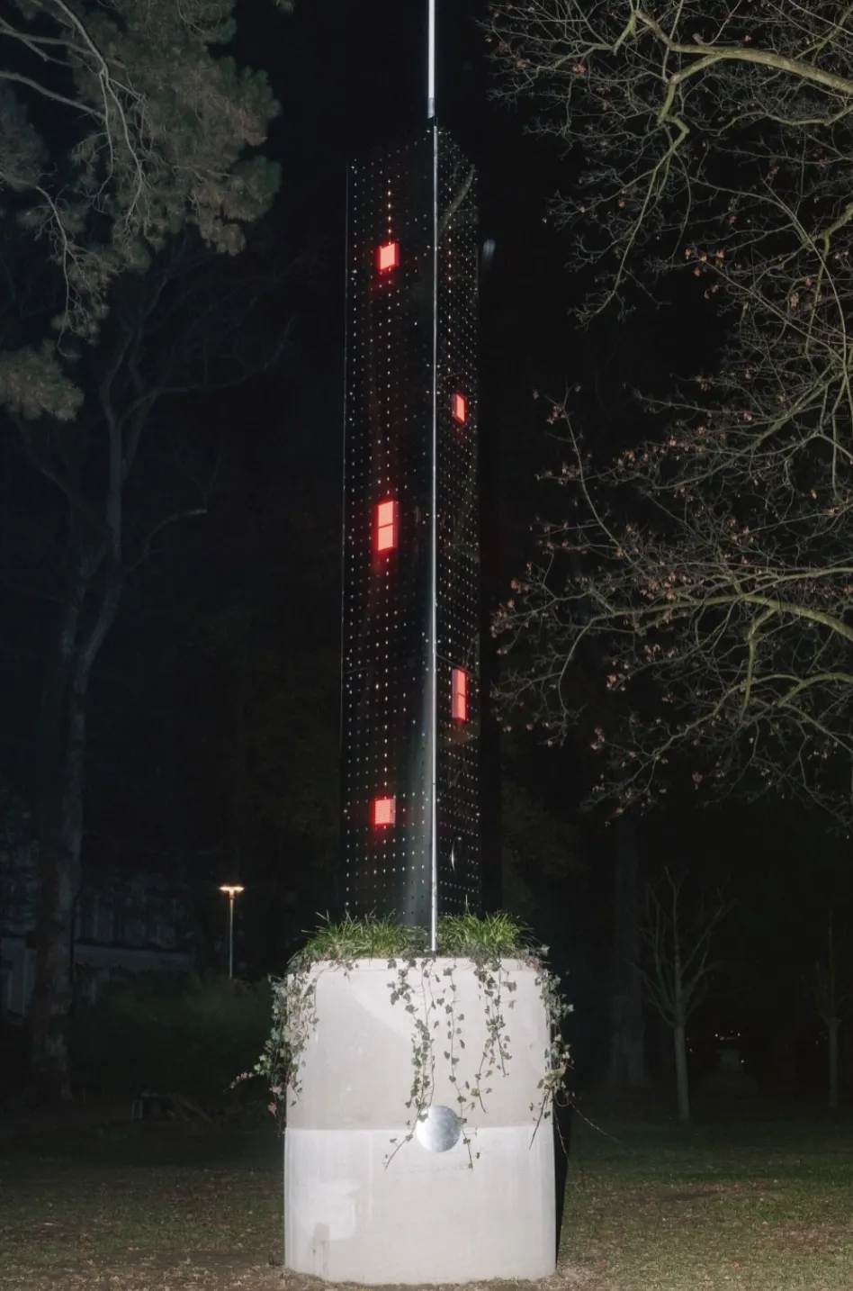 Noční detail instalace ZERO